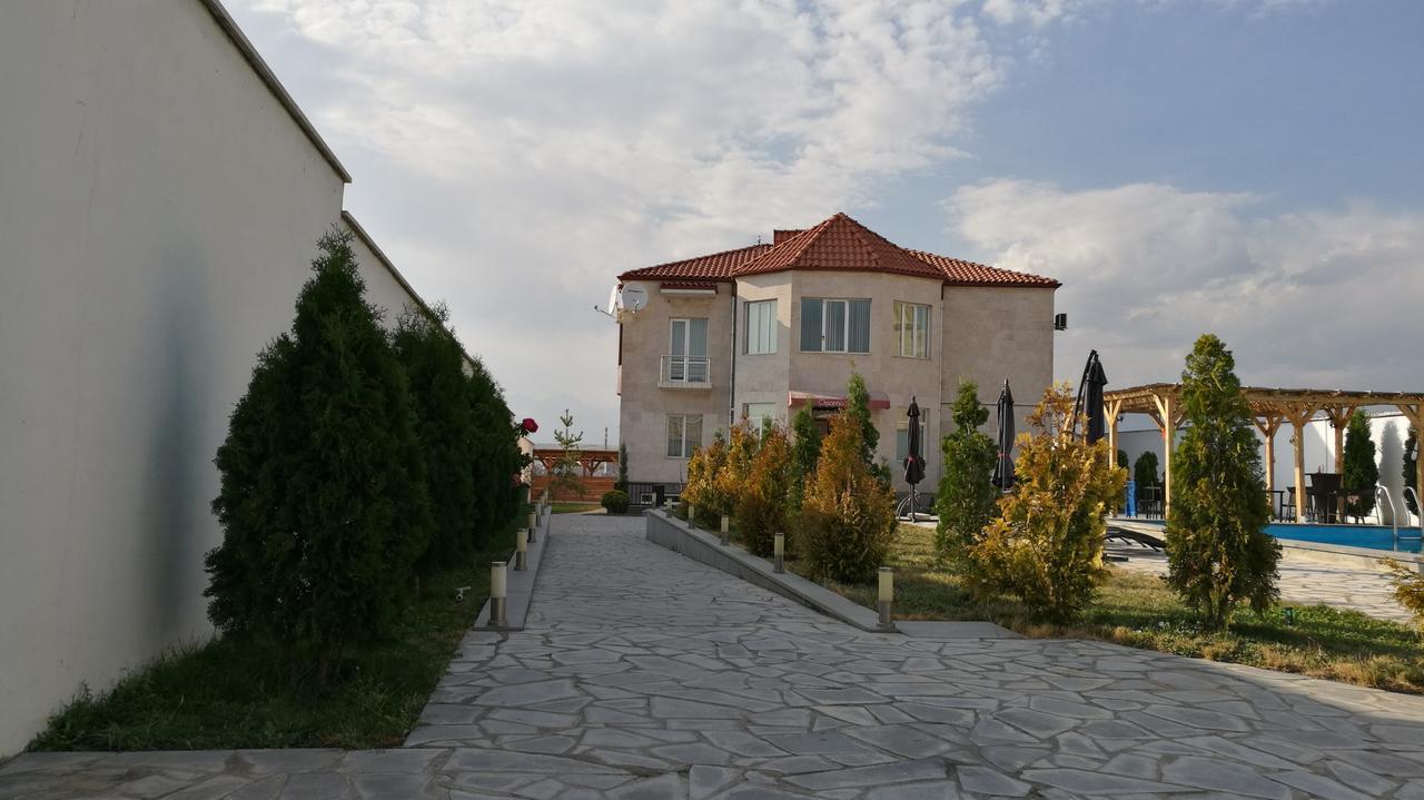 Ossanna Hotel Yerevan Exterior foto